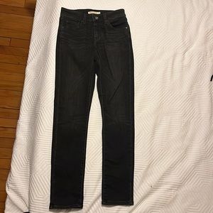 Levi mid rise skinny black jeans size 2